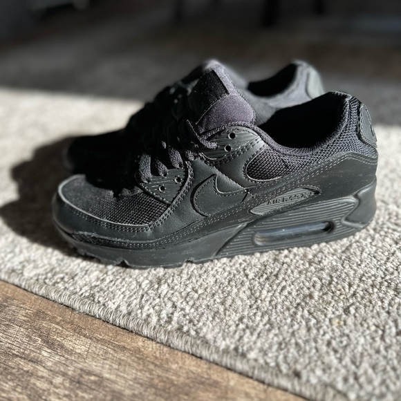 Nike Air Max Like New Sz 7.5 Men or 9 Women Black - Picture 7 of 8